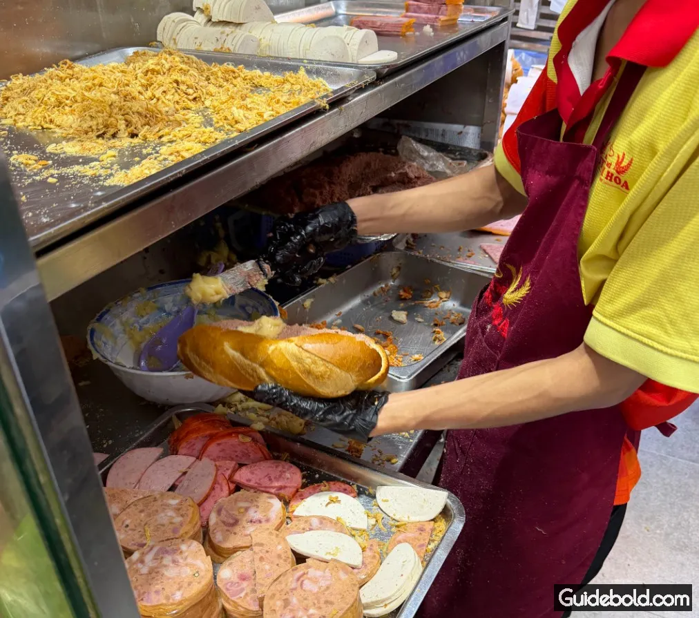 Bánh Mì Huỳnh Hoa Sài Gòn - 26 Lê Thị Riêng