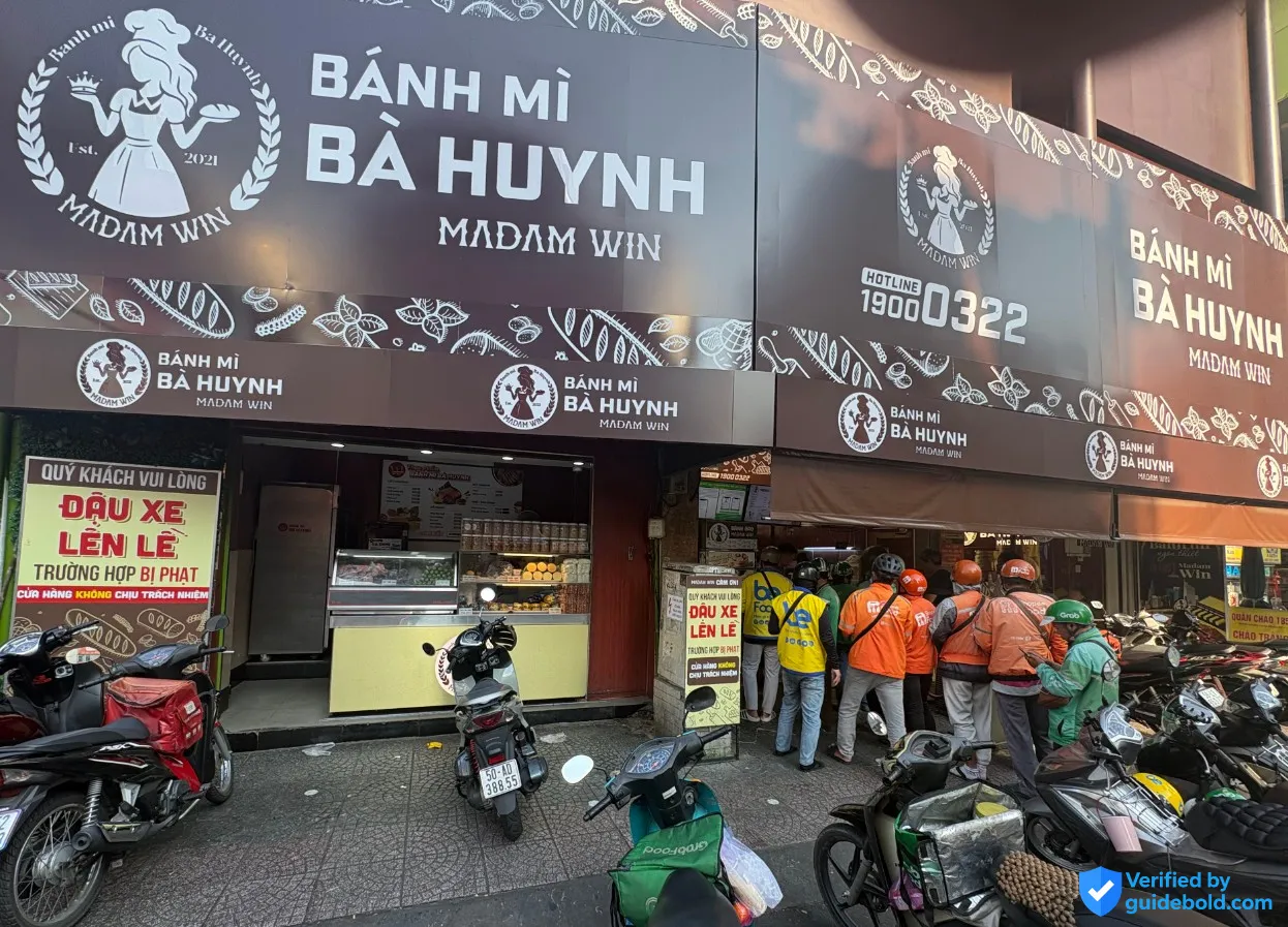 bánh mì bà huynh cống quỳnh